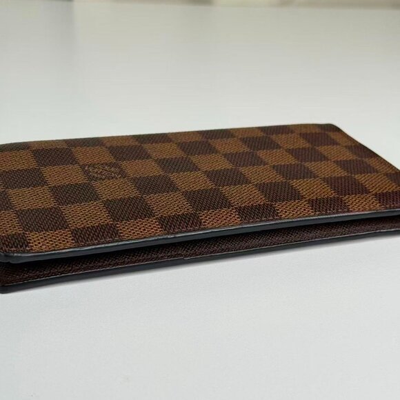 Louis Vuitton Damier Ebene Wallet with Classic Checkerboard Design - Picture 5 of 6